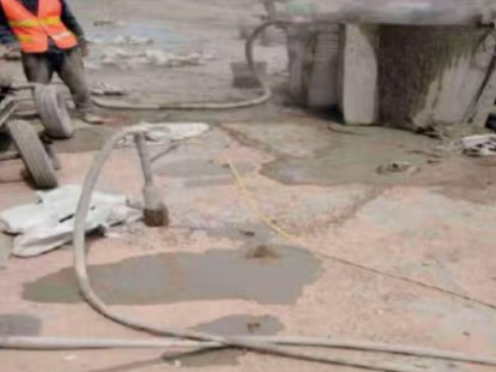 石嘴山水泥混凝土路面板底注浆技术 路面脱空注浆整治方案