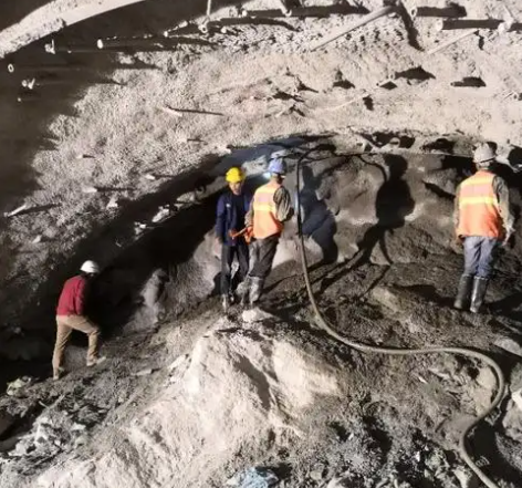 石嘴山拱顶带模注浆料的施工流程及注意事项